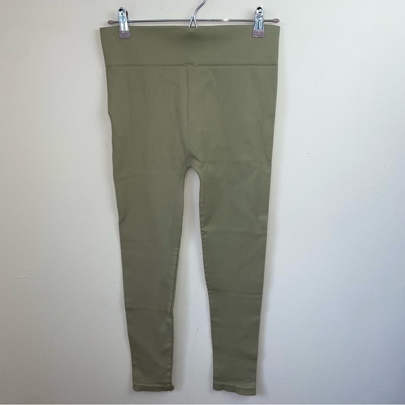 AVOCADO Seamless Ribbed Lightweight Sage Green Leggings - Picture 1 of 5